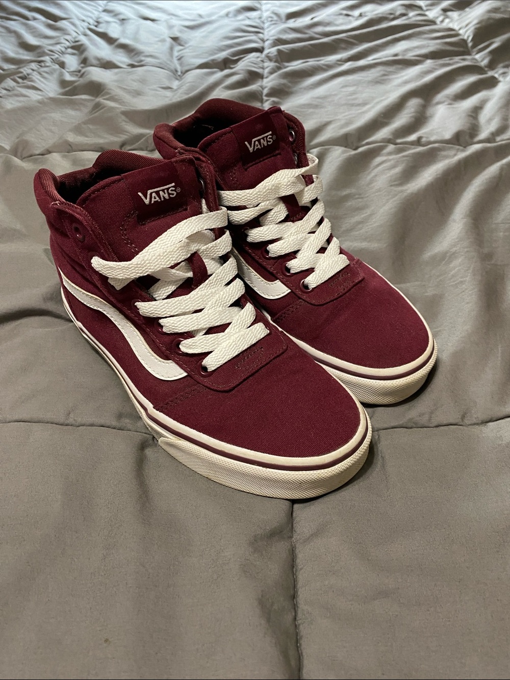 Burgundy mid top Vans sz 6.5